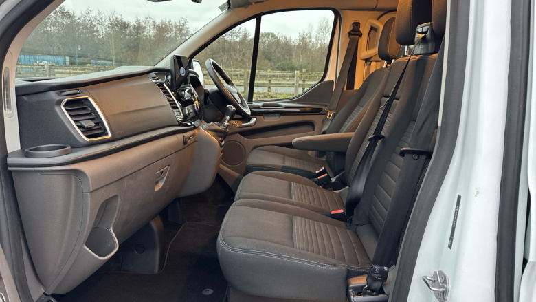 Ford Transit Custom 300 L1 Diesel Fwd 2.0 EcoBlue 130ps Low Roof D/Cab Limited Van